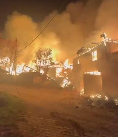 Çankırıda yangın; 6 ev kullanılamaz hale geldi