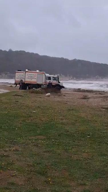 Çatalcada Liberya bayraklı gemi karaya oturdu