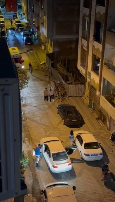 Sultangazide yaşanan kavgalar kamerada: 2 kişi yaralandı