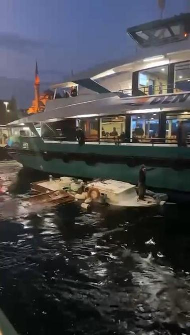 Üsküdarda yolcu motoru balıkçı teknesine çarptı