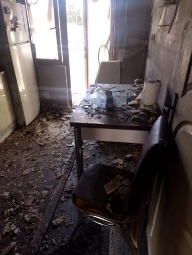 Uzaklaştırma kararı bulunan eşiyle telefonda tartıştıktan sonra evi yaktı