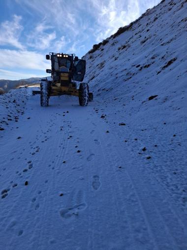 Elazığ’da yüksek kesimlerde karla mücadele çalışması