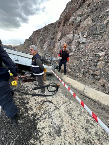 Gümüşhanede refüje çarpan otomobilin sürücüsü öldü, eşi yaralı