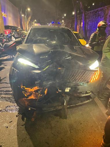 Beşiktaş’ta motosikletle sollama yapan 22 yaşındaki Berat hayatını kaybetti; kaza anı kamerada