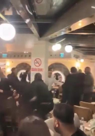 Beşiktaş’ta dönercide tekmeli yumruklu kavga kamerada