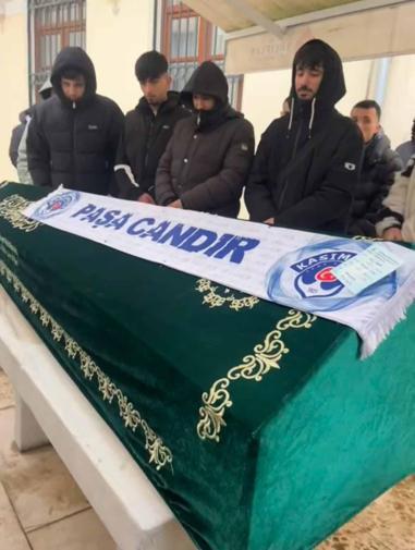 Beyoğlunda bacağından bıçaklanarak ölen Ümitin son görüntüleri ortaya çıktı; ne yapıyorsun sen diyerek bağırdı