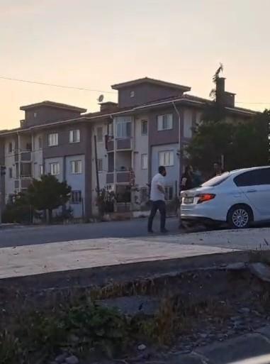 Arnavutköyde iki sürücünün yol verme kavgası kamerada