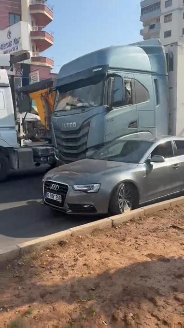 Tartıştığı sürücünün otomobiline TIR ile çarptı