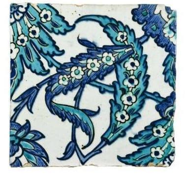 Çalınan iki İznik çinisi yıllar sonra yeniden Türkiyede