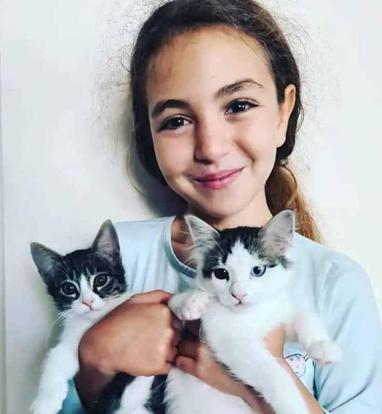 Köpekten kaçarken kamyonun çarpmasıyla hayatını kaybeden Mahra mezarı başında anıldı