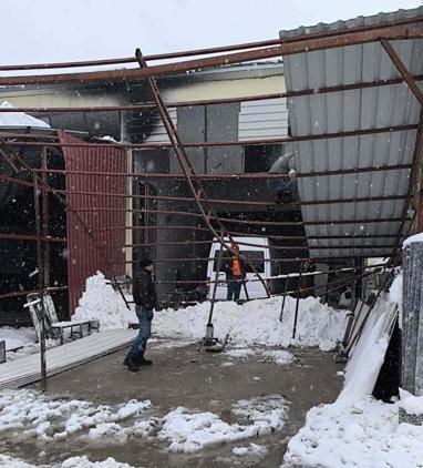 Gaziantepte 12 iş yerinin çatısı kardan çöktü