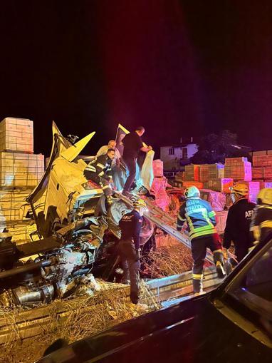 Devrilen tankerin şoförü yaralandı