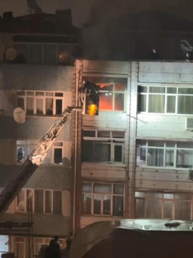 Fatihte eşini öldüren koca evi ateşe verdi: Son defa kızımız için konuşalım demiş