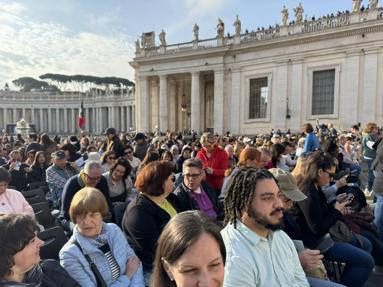 Papa’nın tabutu Aziz Petrus Bazikilikasına taşınıyor