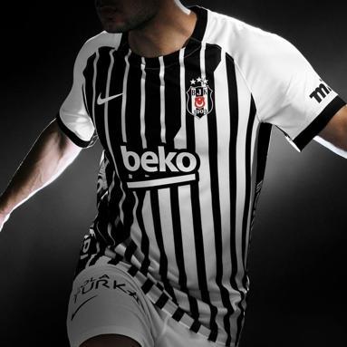 Beşiktaştan yeni sezon formalarına görkemli tanıtım