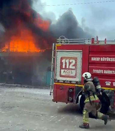 Hatayda mobilya atölyesinde yangın