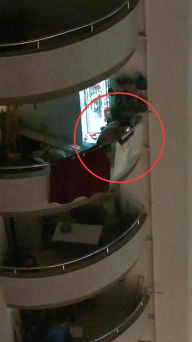 Annesiyle tartıştı, evi ve kendisini yakacağını söyledi; 3 saatte ikna edildi