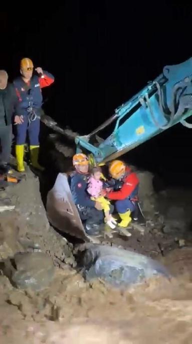 Rizede yağış, sel ve heyelana neden oldu