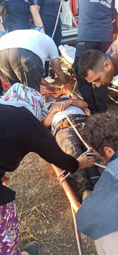 Su motorundan kopan parçayla yaralanan çiftçi derede mahsur kaldı