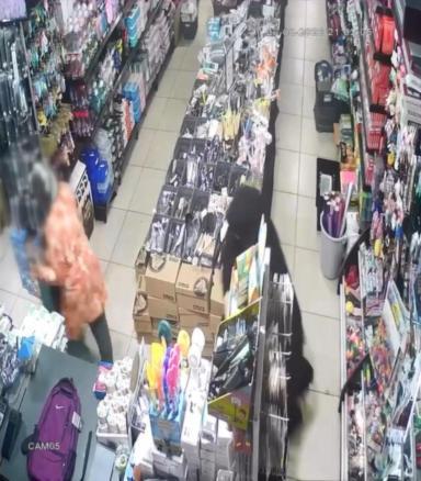 Kağıthane’de çaldığı çantanın gelinim beğenmedi yalanıyla parasını istedi; esnafın dikkatiyle yakalandı