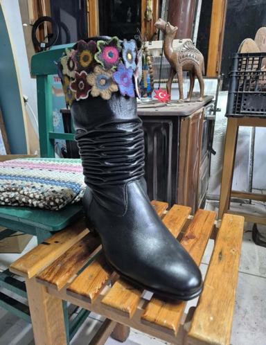 Körüklü çizme ustası, mesleğini oğluyla birlikte yaşatıyor