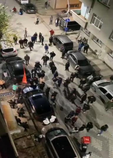 Sultangazide 14 yaşındaki kız evine dönmedi, yakınları taciz iddiasıyla arkadaşının ailesine saldırdı