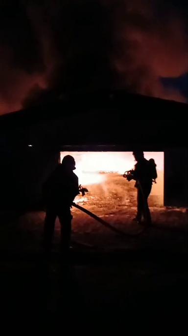 Sakaryada boya fabrikasında yangın; kontrol altına alındı