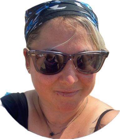 Kağıthanede konuşma bahanesiyle evinden aldığı eski eşini silahla başından vurup öldürdü