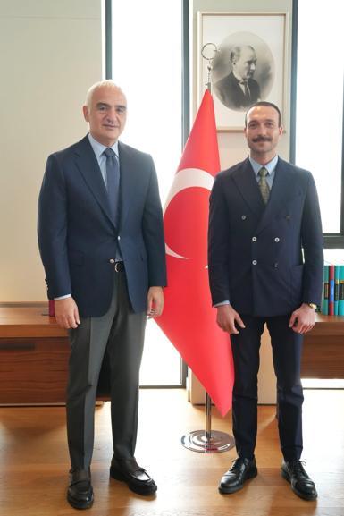 Bakan Ersoy, Eşref Rüya oyuncusu Görkem Sevindik ile görüştü