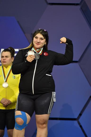 Fatmagül Çevikten Avrupa Halter Şampiyonasında 2 bronz madalya