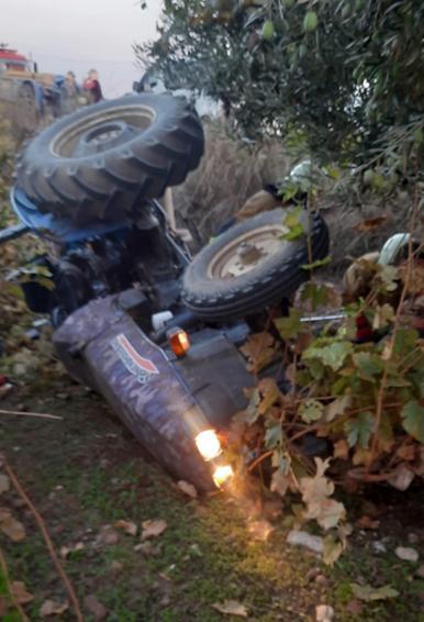 Devrilen traktörünün altında hayatını kaybeden emekli öğretmen, son yolculuğuna uğurlandı