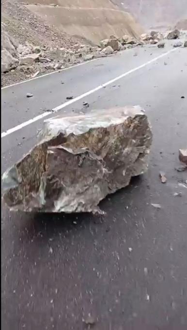 Artvin-Şavşat kara yolunda heyelan