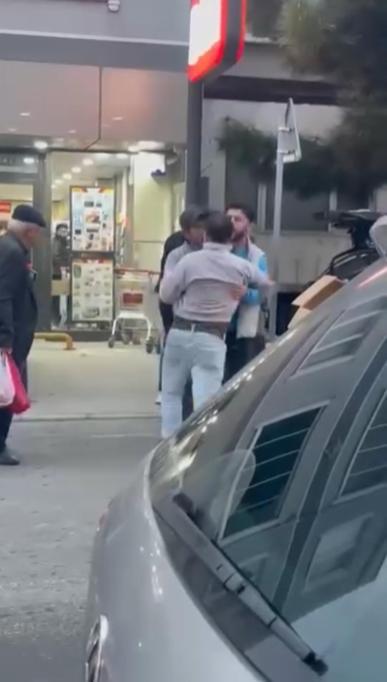 Sarıyer’de fırın sahibiyle seyyar satıcı arasında Pide satamazsın kavgası; o anlar kamerada