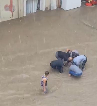 Bursa’da sağanak, su baskınlarına neden oldu