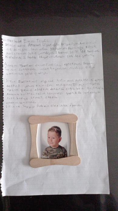 Atahan, dondurma çubuklarından yaptığı resim çerçevesini Emine Erdoğan’a gönderdi