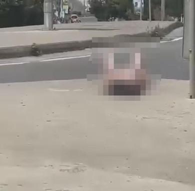 Başakşehirde sokakta çırılçıplak yürüdü