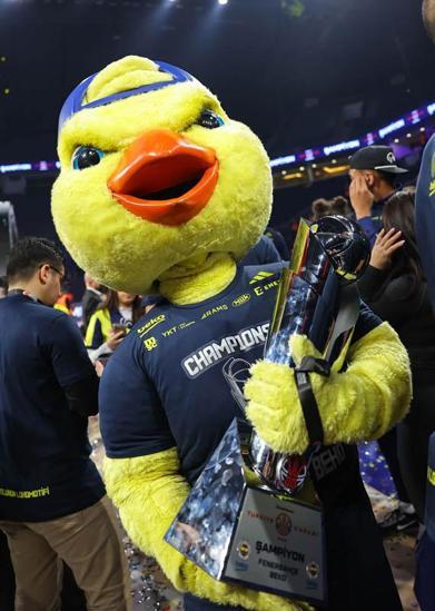 Fenerbahçe Beko kupasını aldı