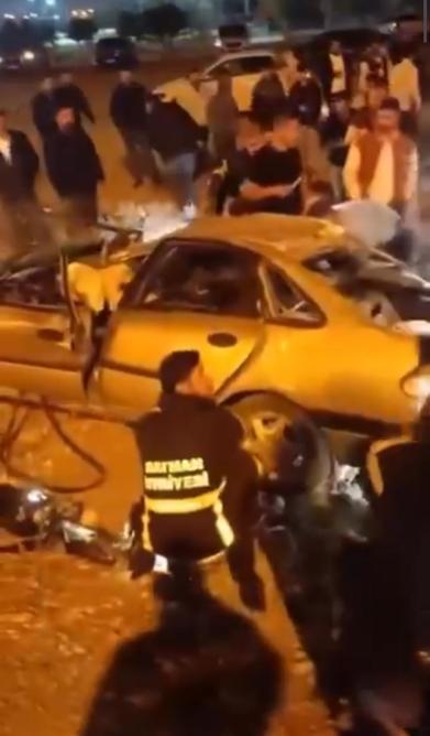 TIR’a çarpan otomobilde ölen kardeşler Adar ve Zana, yan yana defnedildi