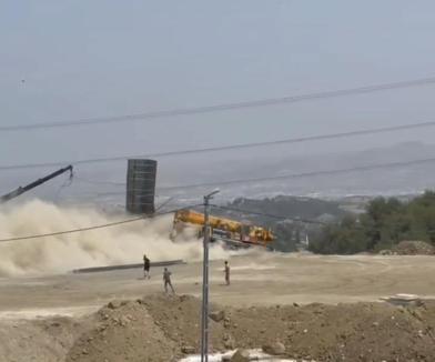 Freni patlayan vinç uçuruma yuvarlandı; 2 ağır yaralı