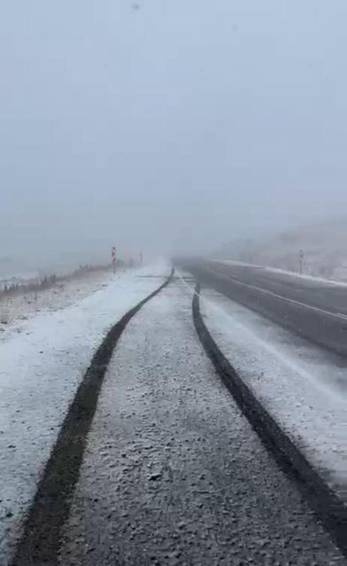 Erzurumun yüksek kesimlerine eylül ayının ortasında kar yağdı