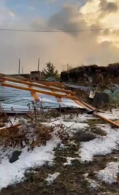 Çıldır’daki fırtınada 28 yapı hasar gördü