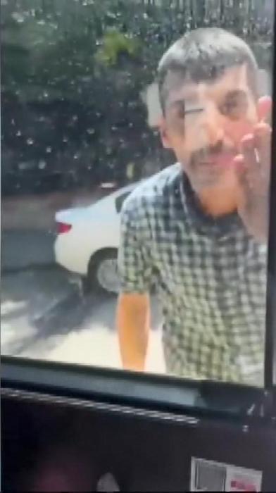 Üsküdarda İETT otobüsü şoförüne saldırı girişimi kamerada