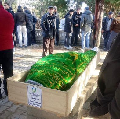 Oto tamir dükkanında ölü bulunan 2 arkadaş toprağa verildi