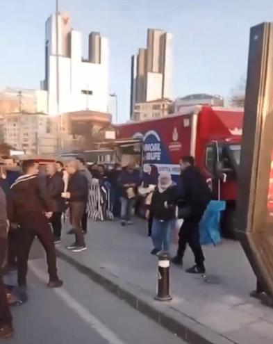 Mecidiyeköyde iftar sırasında kavgaya biber gazlı müdahale