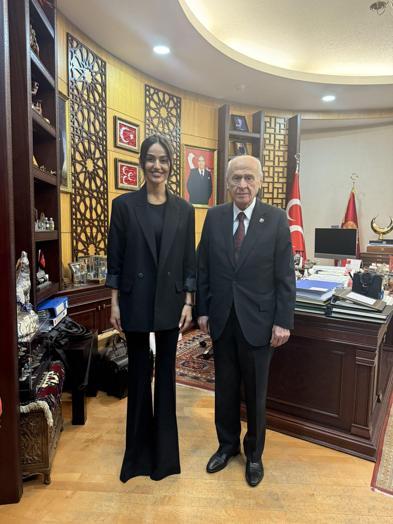 Bahçeli, Canların Türküsü eserinin sanatçılarını kabul etti