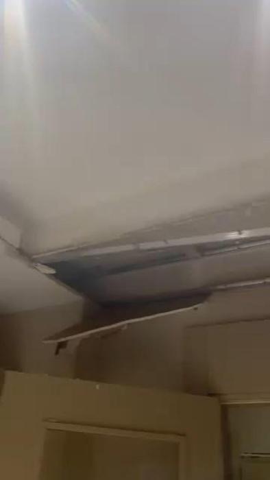 Bursada yeni bir binadaki dairenin tavanı çöktü; o anlar kamerada