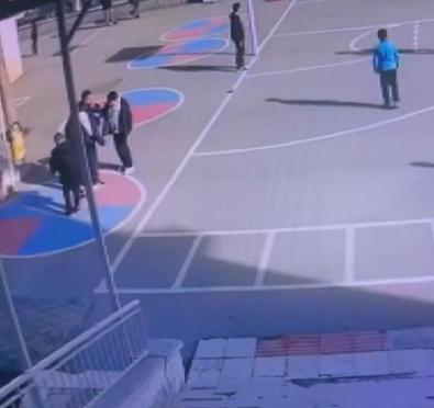 Nefes borusuna mandalina kaçan öğrenciyi Heimlich manevrasıyla kurtardı