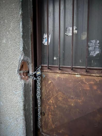 Ankarada inşaat kazısında temeli zedelenen bina boşaltıldı