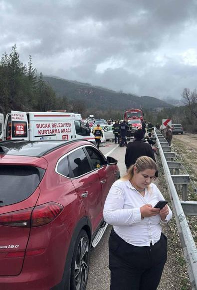 Burdurda iki otomobil kafa kafaya çarpıştı; 7 ölü, 5 yaralı