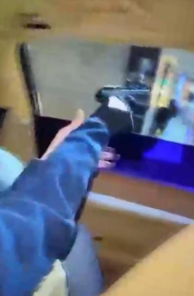 Kağıthane’de tetikçi tutup eşinin kuyumcu dükkanını kurşunlattı; o anlar kamerada